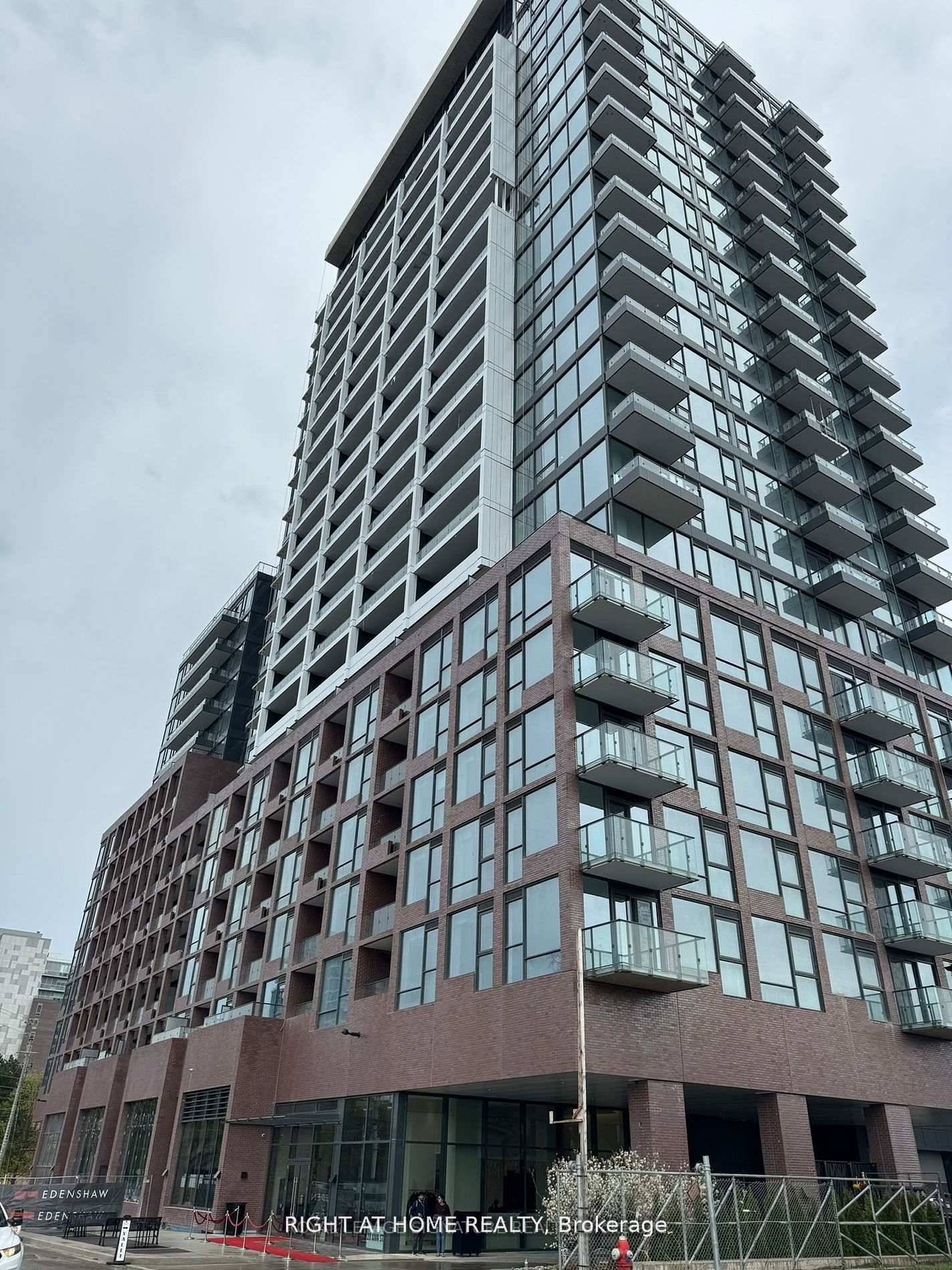 Enjoy this fantastic 1 bedroom in an amazing building, steps from Port Credit Go Station and a short walk to the waterfront and the wonderful cafes, restaurants and shops on ...