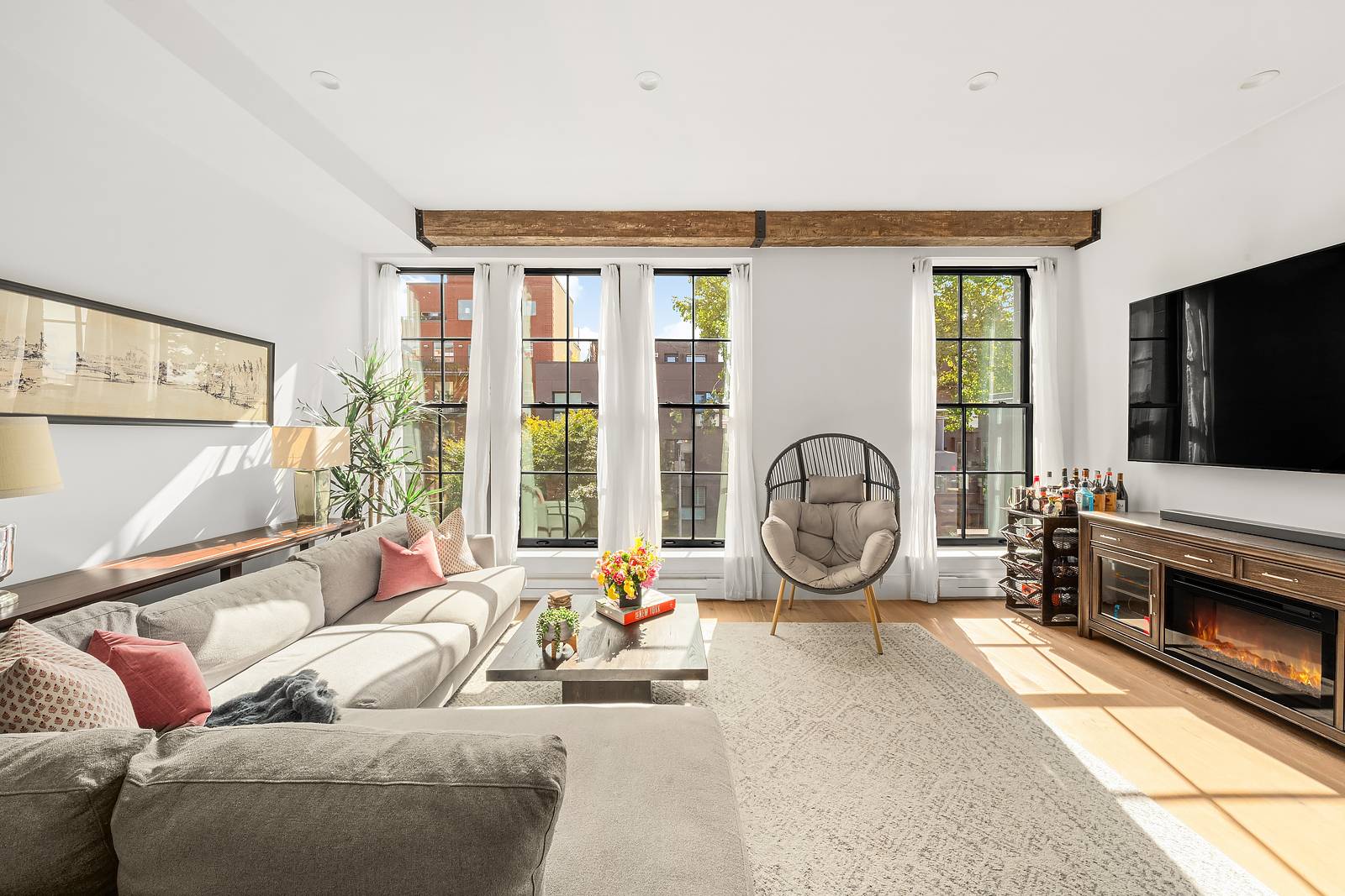 Located on a picturesque, tree lined street between Carroll Gardens and Columbia Street Waterfront, this contemporary duplex spans 1, 736 sq.