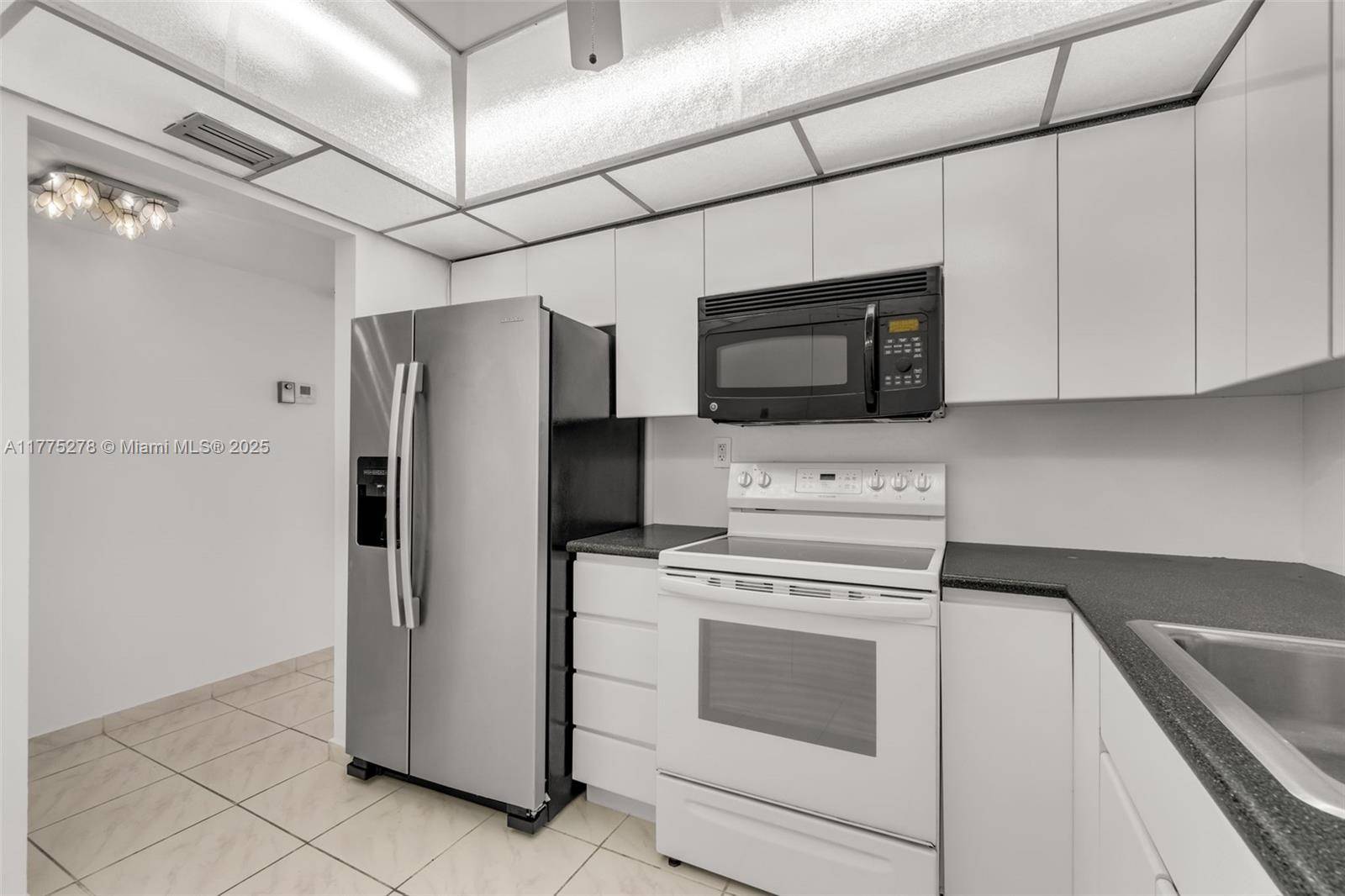 Beautiful 2 2 on high floor with unobstructed view from terrace and all bedrooms in Olympus Condo and Marina, minutes from beaches, Gulfstream Park Casino, Aventura Mall, Wallmart and Downtown ...