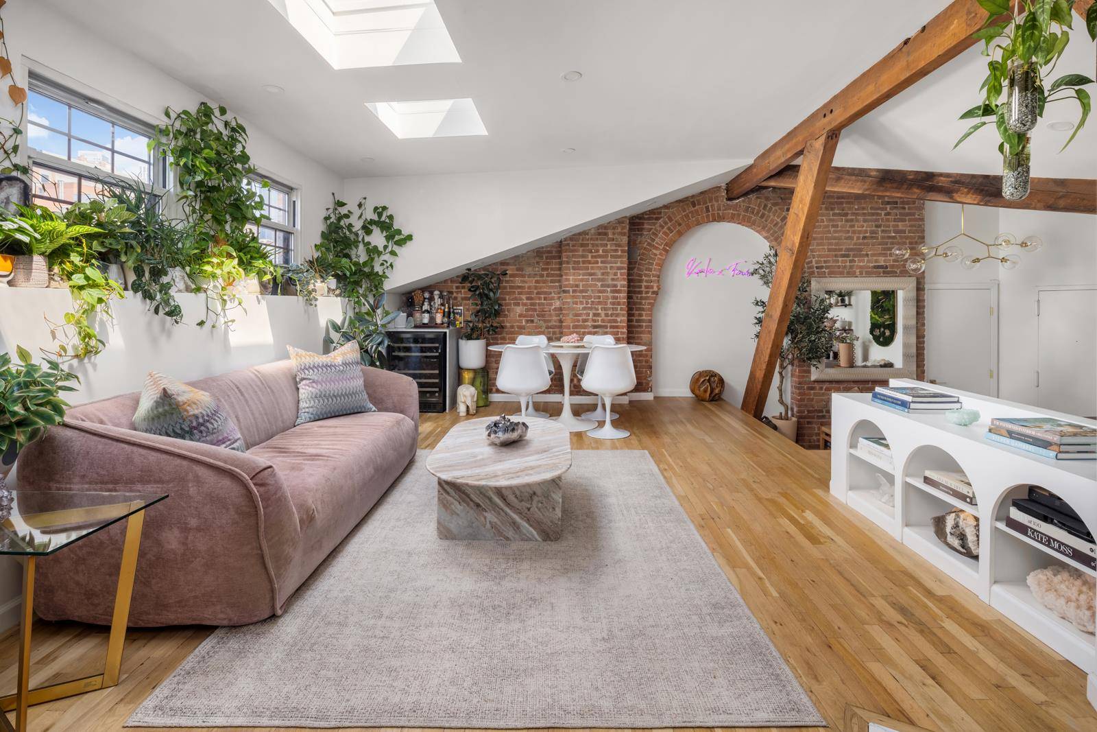 PARKING INCLUDED ! Special homes like this don't come along often those exuding modern beauty born of a meticulous renovation, nestled in a historic building on one of Brooklyn's quaintest, ...