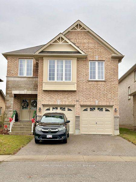 Luxury Living in a Prime Location !