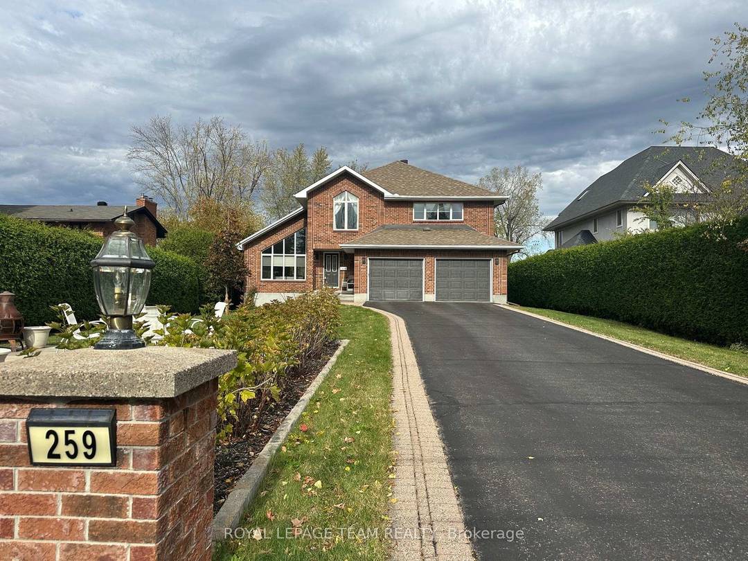 A unique opportunity in the exclusive Crystal Bay waterfront community, perfect for families that enjoy entertaining and the peace and tranquility of being surrounded by nature.