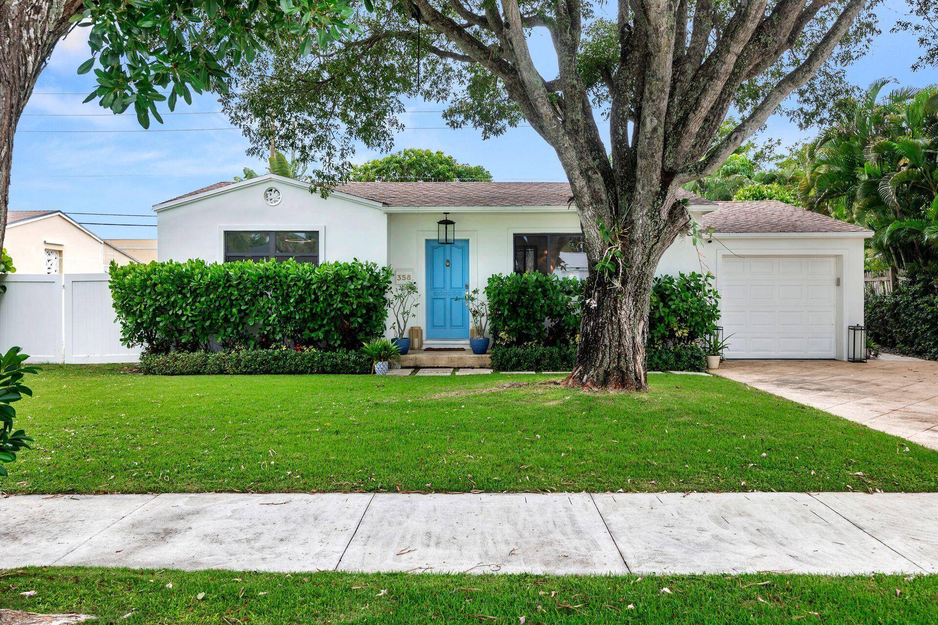 Charming 3 bedroom 2 bath home located in the highly sought after SoSo neighborhood in West Palm Beach.