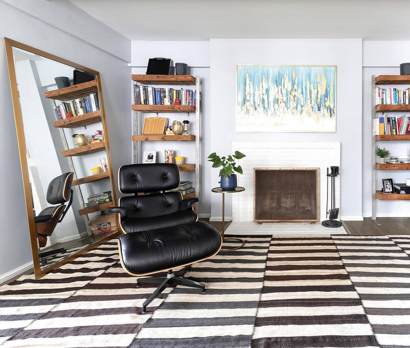 Fantastic condominium opportunity located on New York City's iconic West 12th Street, immediately across from Abingdon Square Park in the heart of the West Village.