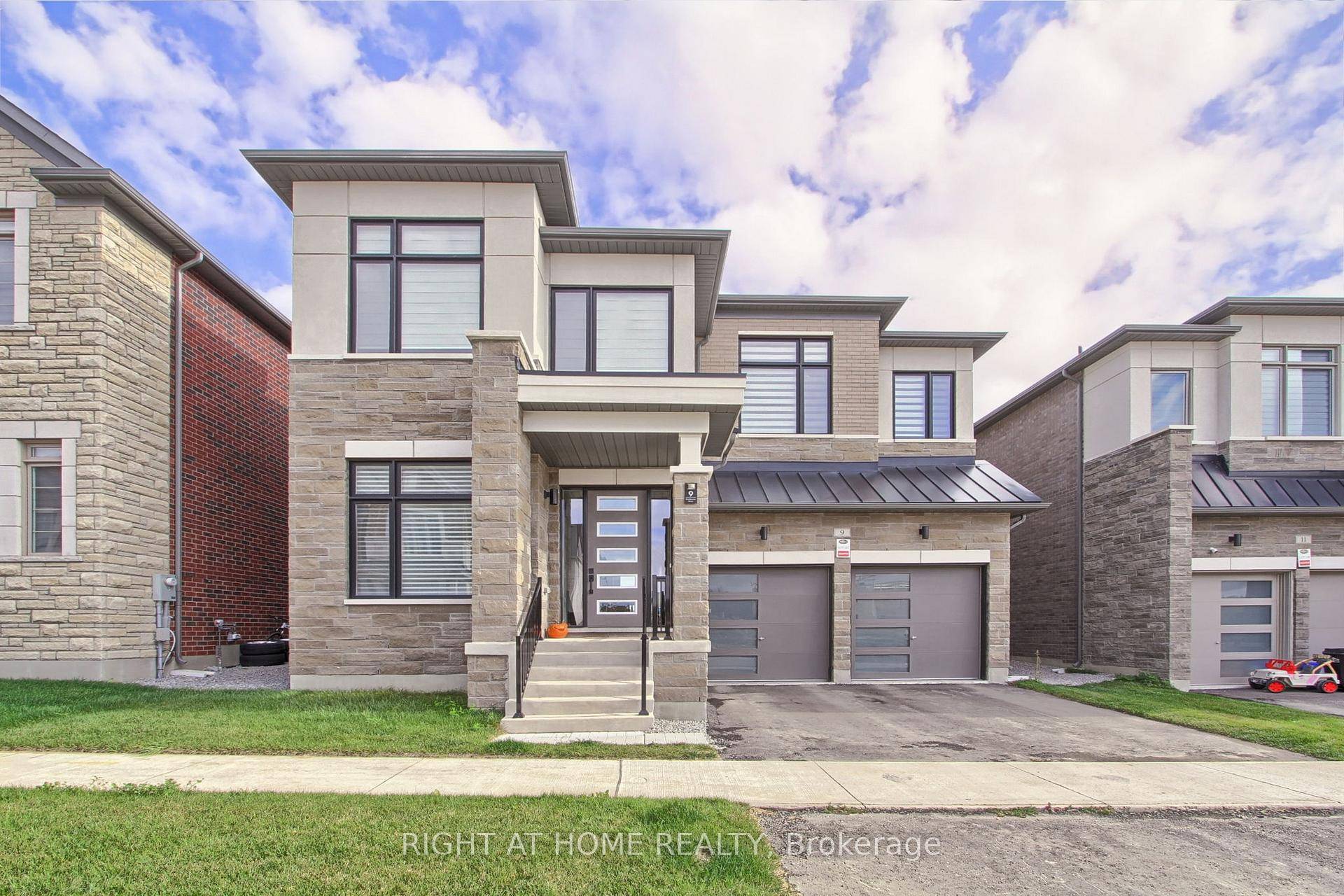 This Stunning, 1 year new Detached home, 3, 225 Sq Ft Above Grade Per Builder's Floor Plan in fast developing Prestigious Oakridge Meadows Richmond hill Neighbourhood, built by Royal Pine ...