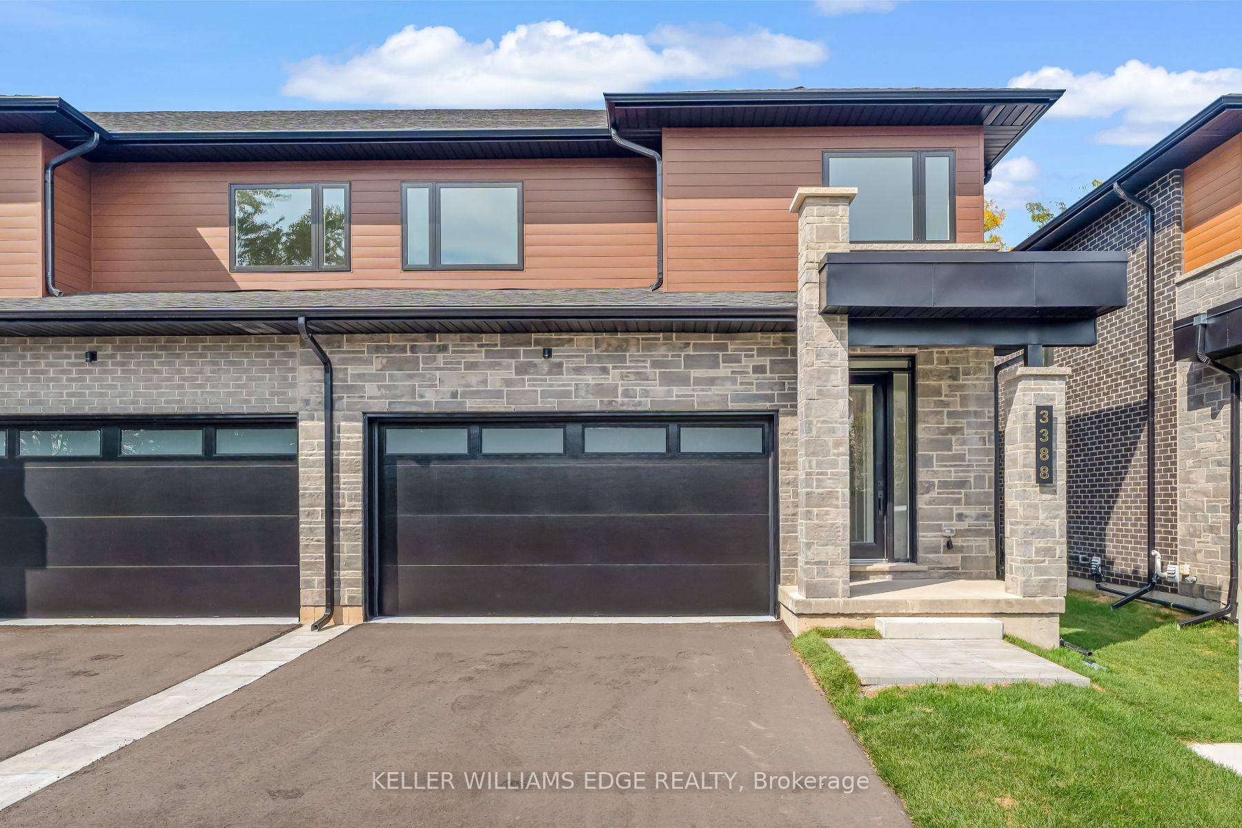 Brand new executive town home never lived in !