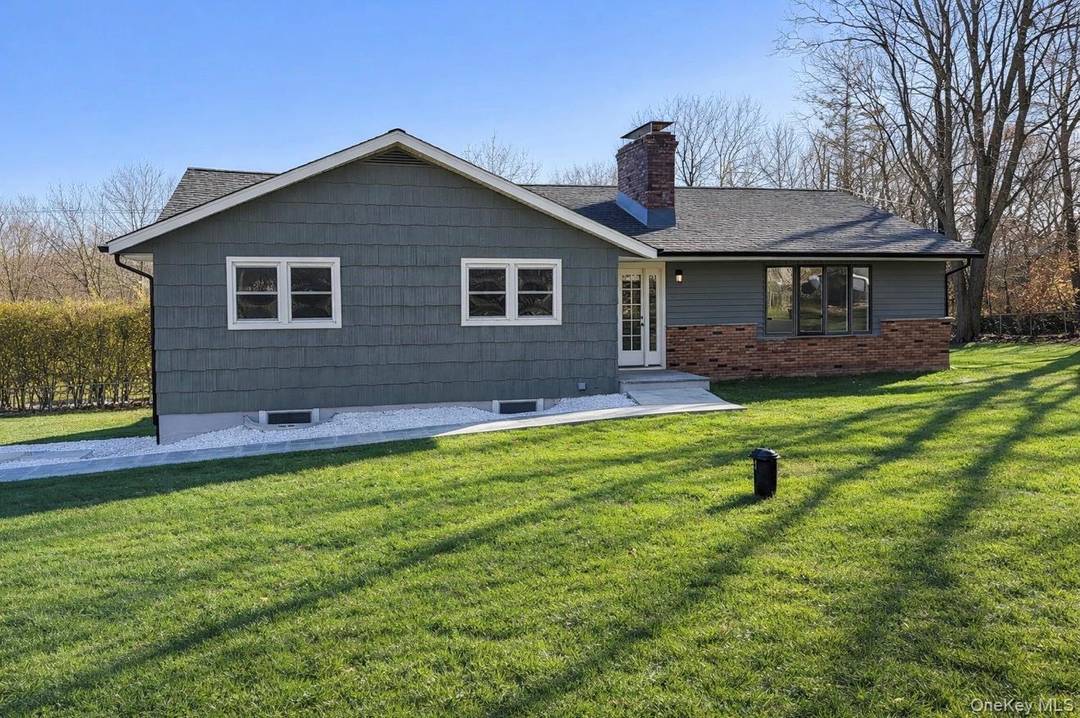 Modern Luxury Meets Country Charm in Putnam Valley !