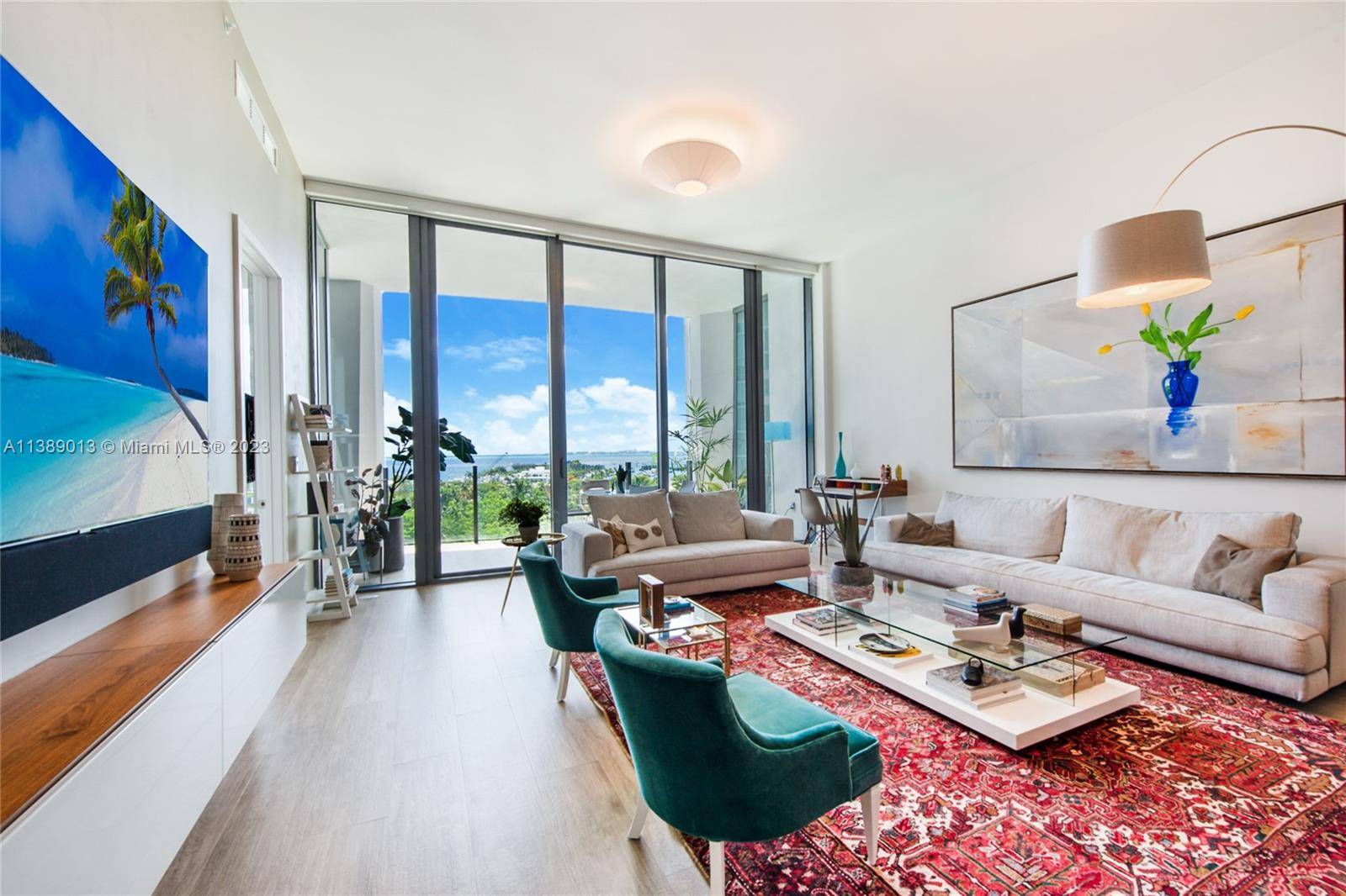 Beautiful 2 Bedroom den residence in the luxurious Park Grove Condo Tower 2 in Coconut Grove.