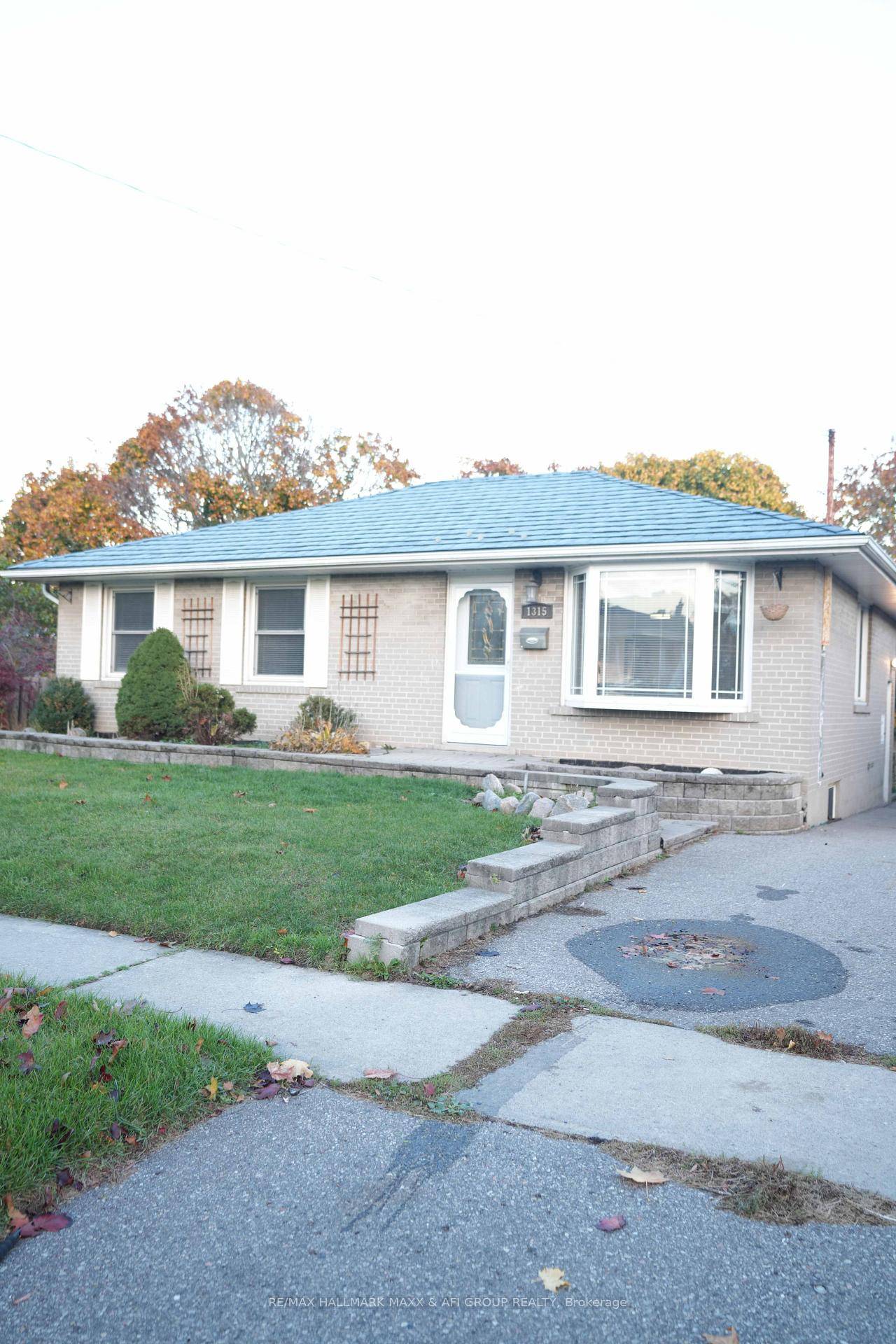 3 2 Bedrooms Home Located In A Quiet Neighborhood In Oshawa with walk out basement, newly renovated with newer App.