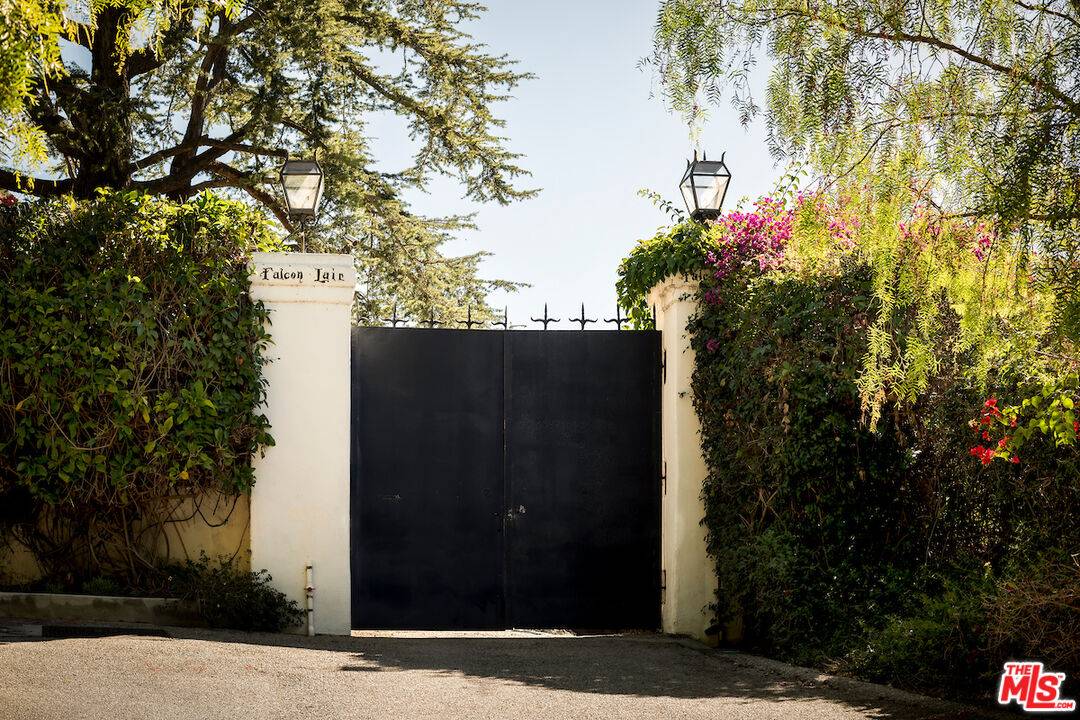 1436 Bella Dr Beverly Hills Post Office | B.H.P.O. La