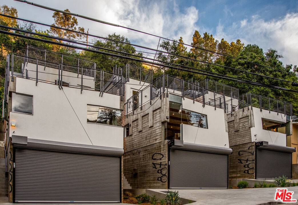 8870   Wonderland Ave 3BR Hollywood Hills East La