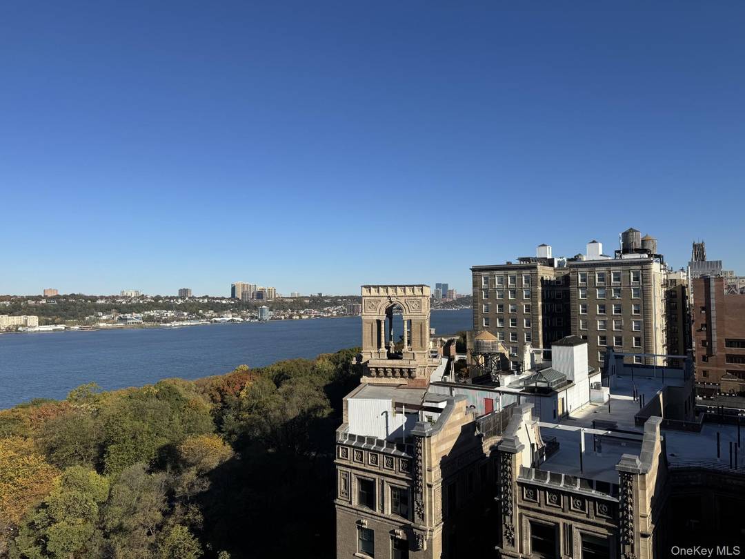 Sponsor Unit Incredibly rare opportunity to own and live on Riverside Drive in a sunny coop apartment with views of the Hudson River and Riverside Park.