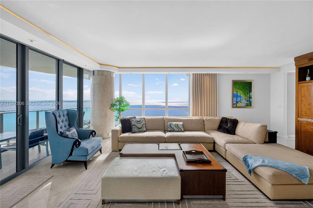 Rising high above the energy of Brickell, Jade Residence 3811 is a refined expression of luxurious Miami living.