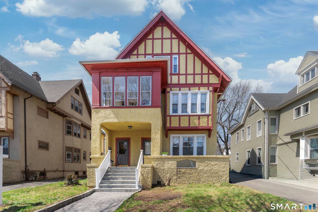 816 Orange Street, New Haven Exceptional Three Family Investment Opportunity Welcome to 816 Orange Street, a rare opportunity to own a spacious and well positioned three family property in one ...