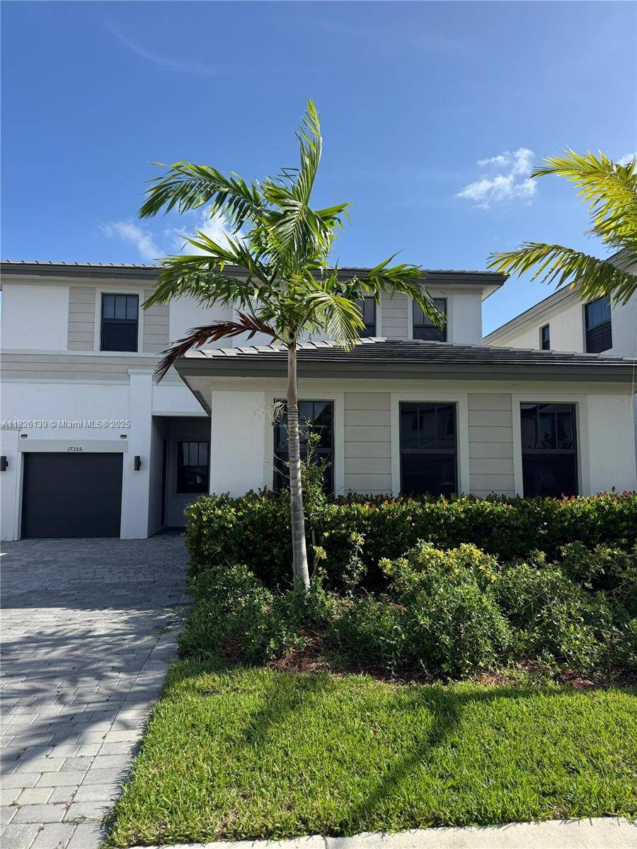 Spacious and Elegant 5 Bed, 5 Bath Home !