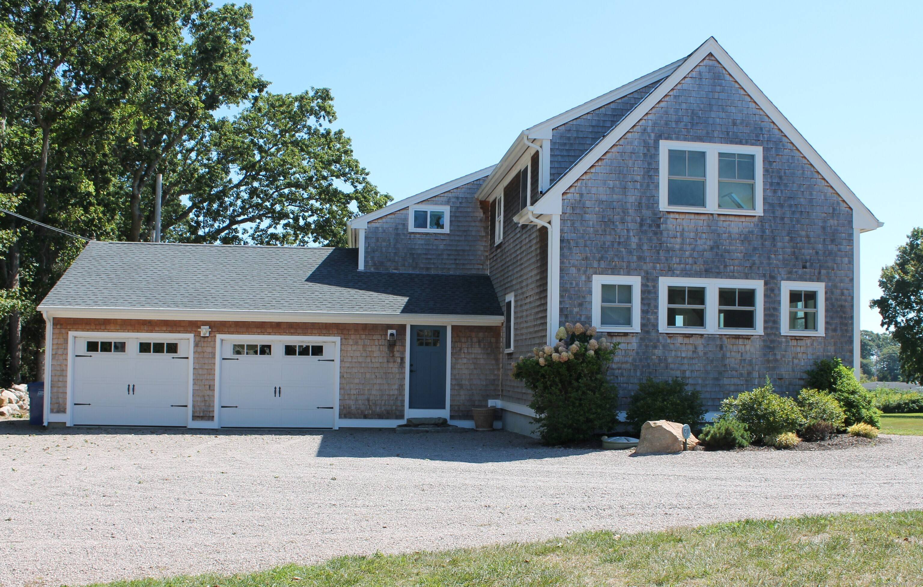Remodled 3 bedroom 3 full bath waterfront home located on Palmer's Cove.