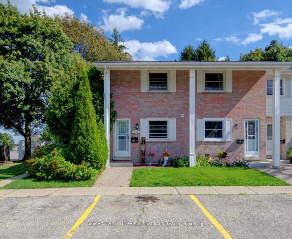 A PERFECT START COZY TOWNHOME WITH COMMUNITY PERKS.