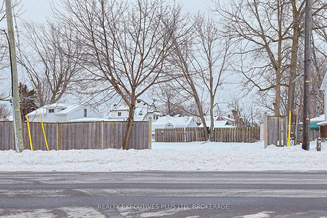 Tourist Commerical Building lot in a prime location.