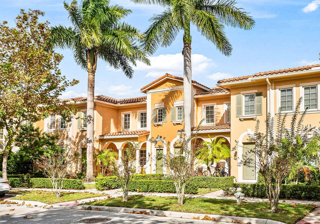 Stunning townhome in highly sought after Canterbury Place in Abacoa, offered annual seasonal.