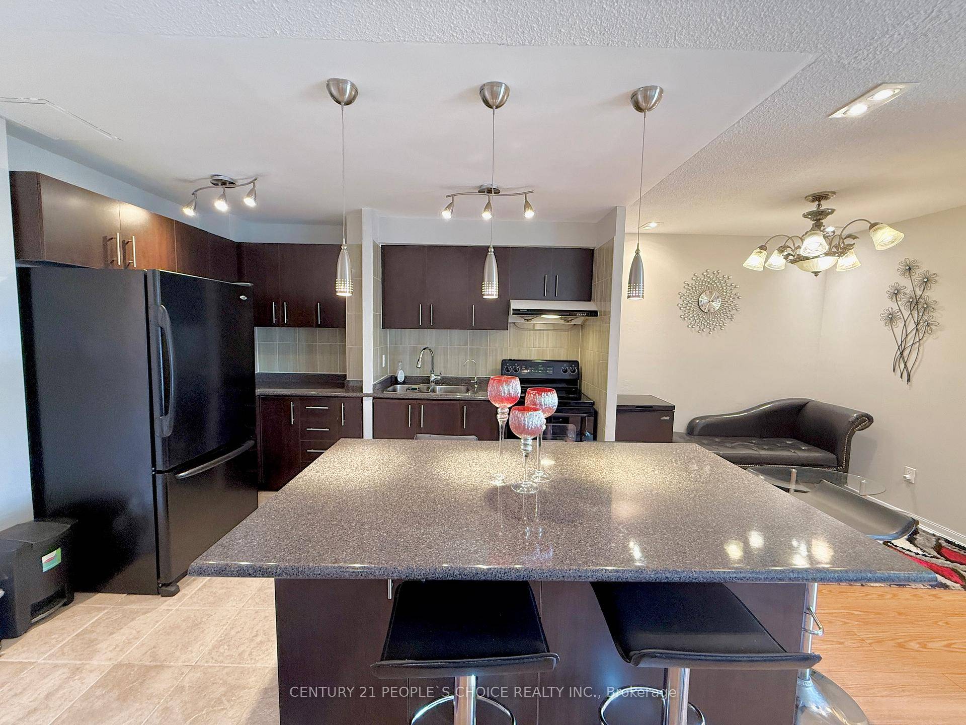 Welcome to this Amazing amp ; Family Friendly Sheridan community in Mississauga.