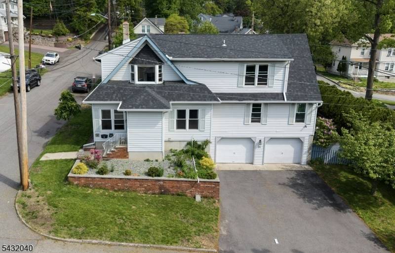 Welcome to this nearly 3, 000 square foot, meticulously well maintained multifamily residence in the prime Hawthorne, Enjoy open concept living with oversized rooms, 4 large bedrooms, and three and ...