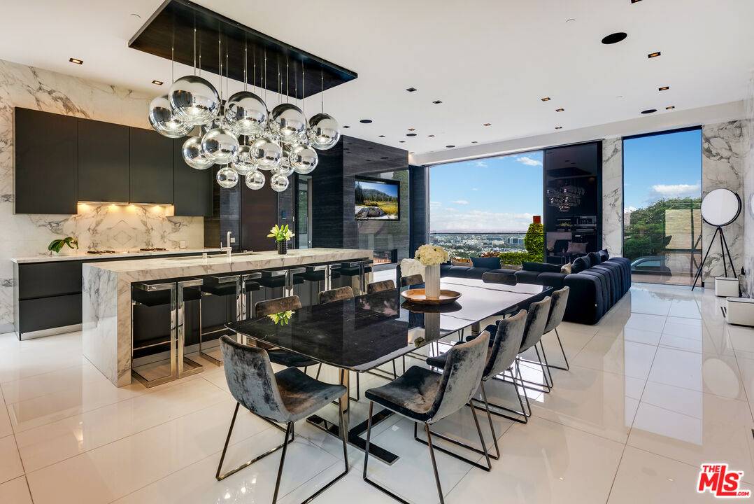 1545   Marlay Dr 3BR Sunset Strip La