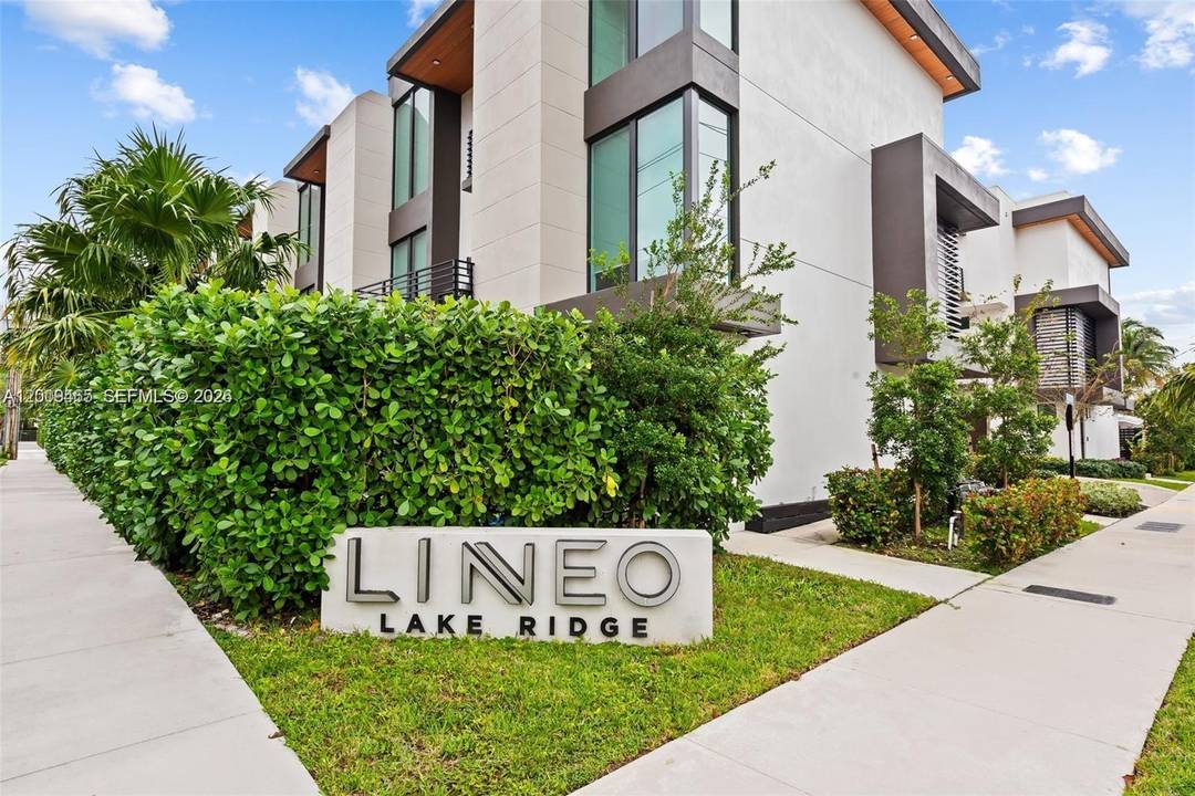 Welcome to a modern oasis of luxury !