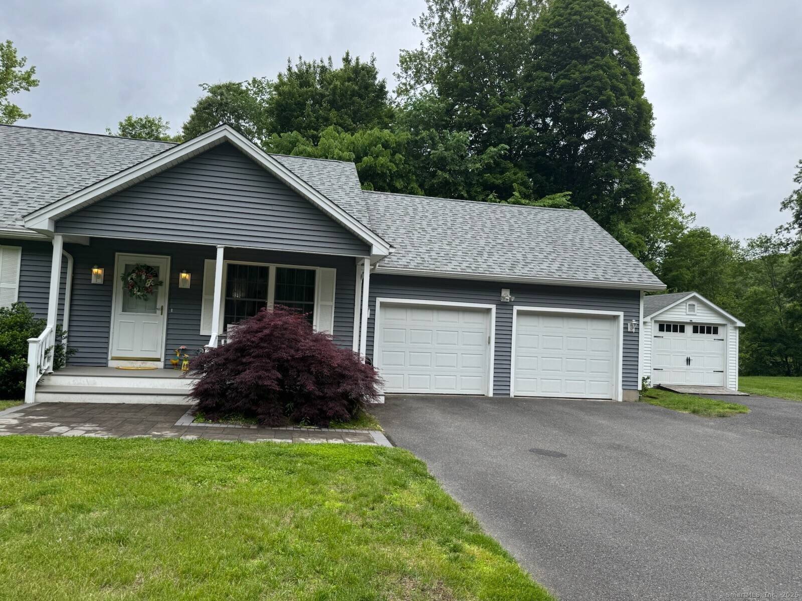 Picture perfect 3 bedroom ranch in excellent condition, almost like new !