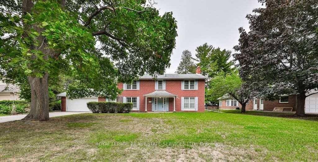 Lovely 4 Bedroom Family Home In Desirable Southeast Oakville !