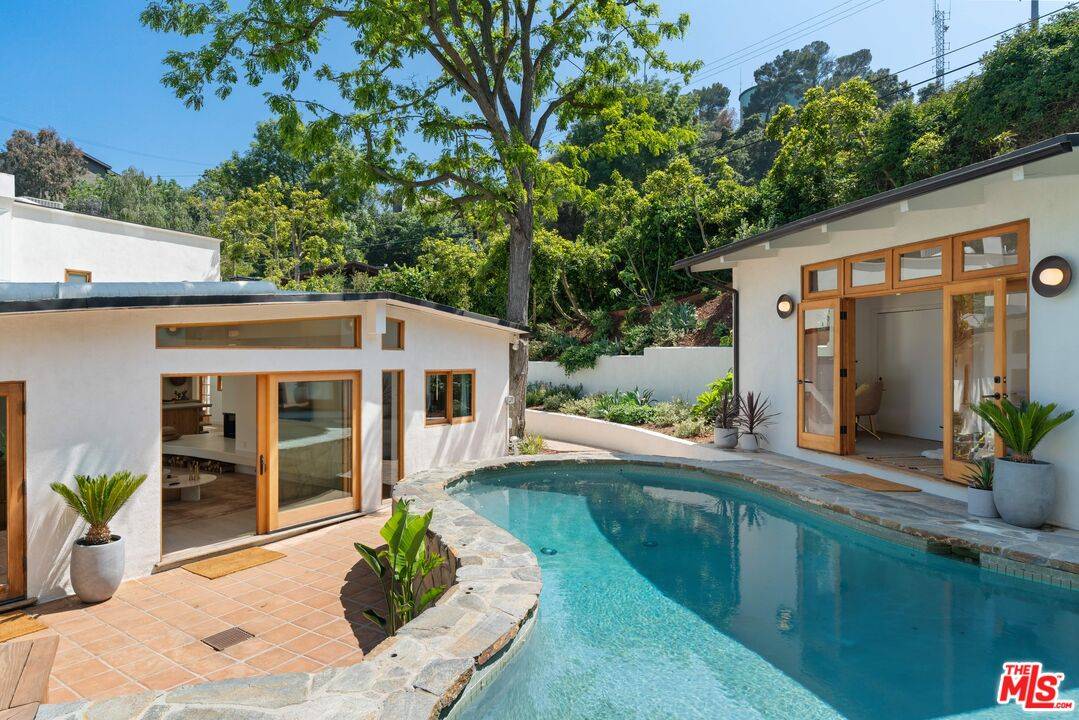 2145   Sunset Crest Dr 3BR Hollywood Hills East La