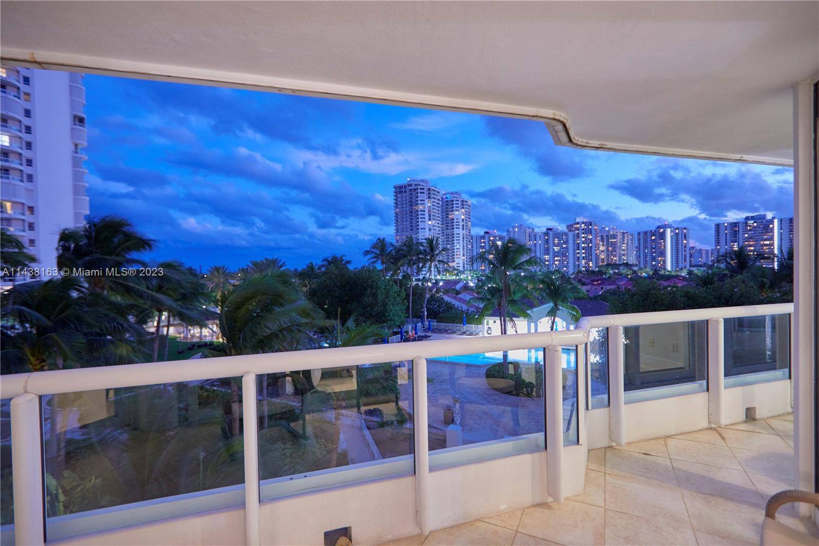 Light and space is the rule, in this 2B 2B DEN at the 7th floor of the South Tower at The Point.