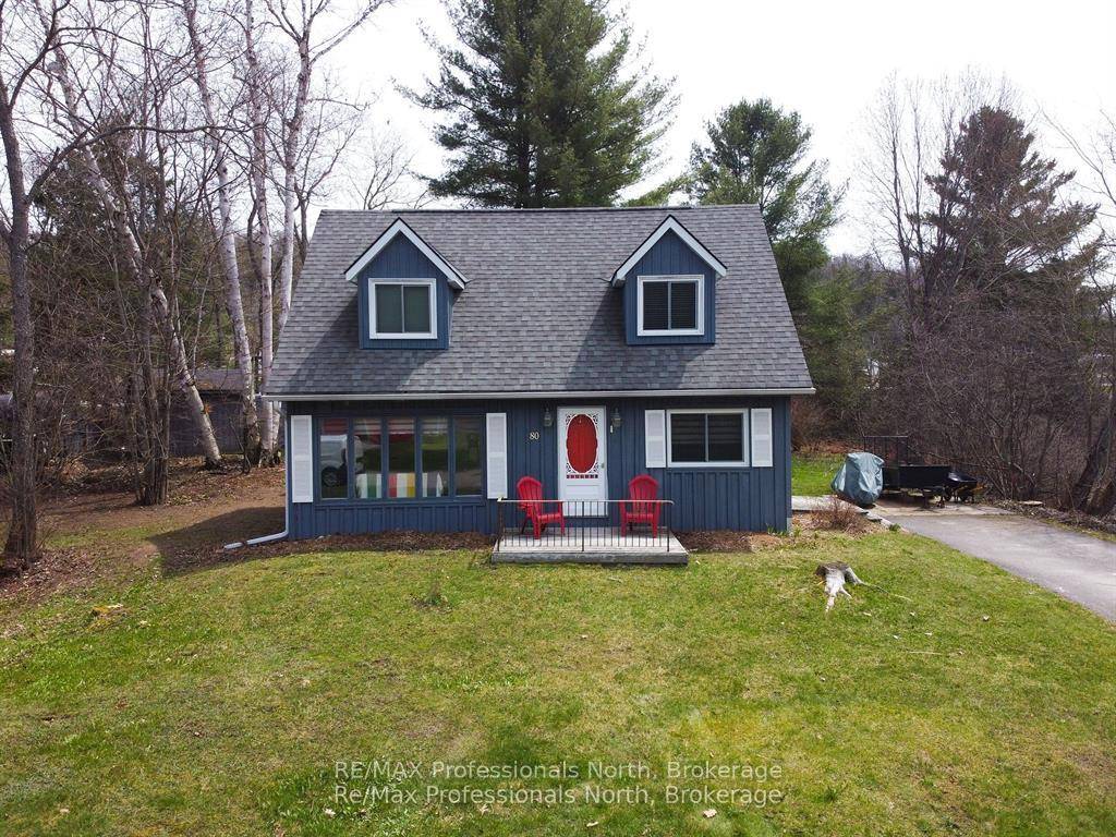 Gull River Home or Cottage is in Minden for all the activities in town, on the river and with boating access to Gull Lake.