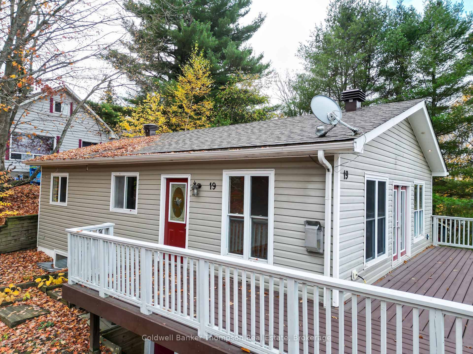 Welcome to 19 Ferguson Road in Huntsville, a bright and well maintained rental located just minutes from downtown.