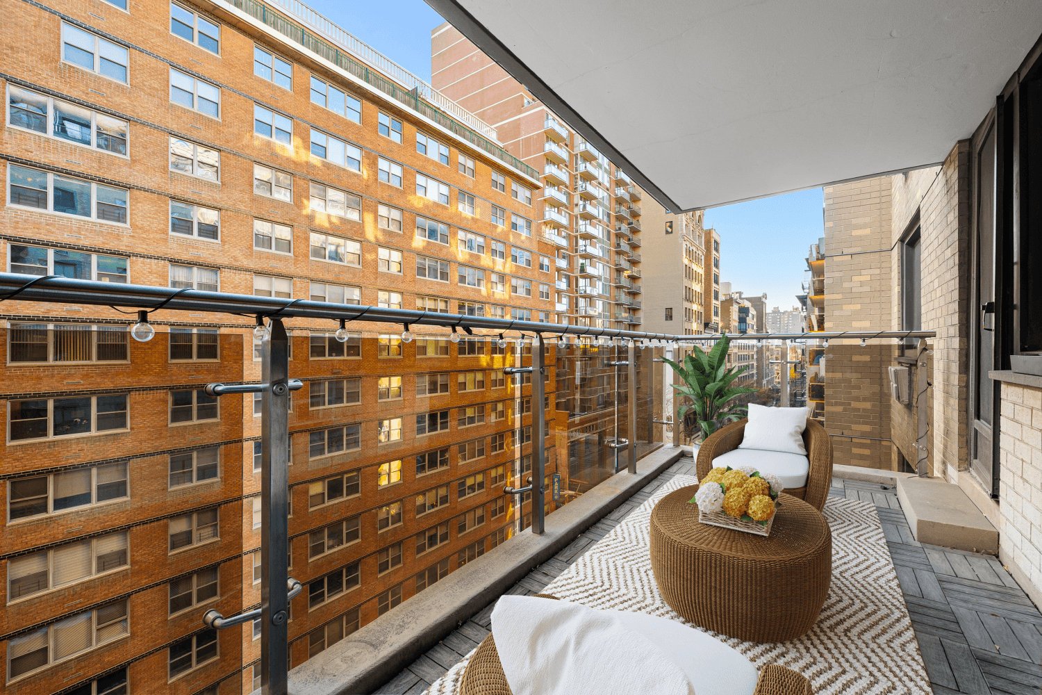 Welcome to Residence 8RS at the Chelsea Lane a beautifully renovated, oversized one bedroom home that's easily convertible to two bedrooms.