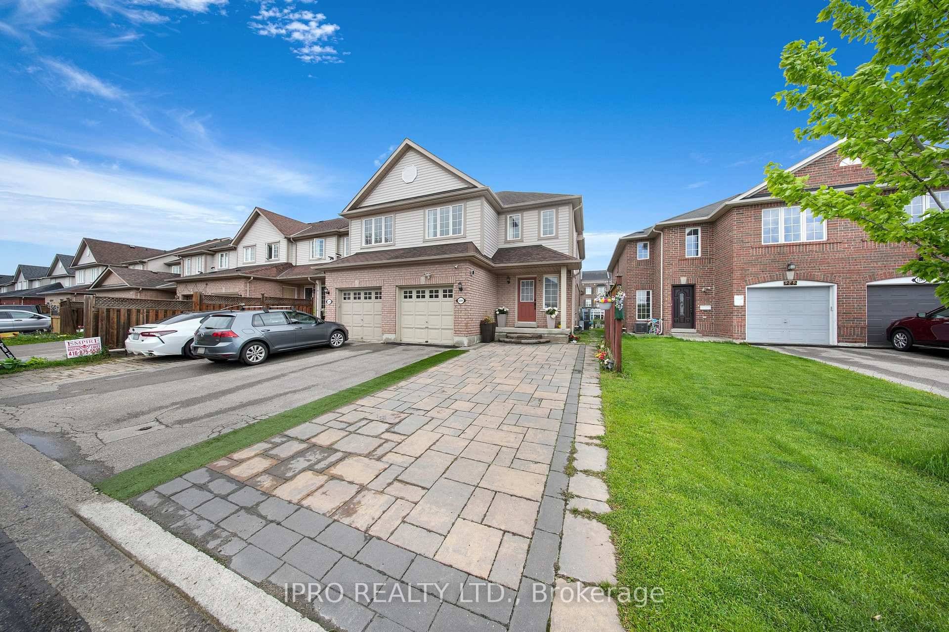 Welcome to 1244 Mowat Lane, a bright and spacious end unit townhouse, that feels just like a semi detached, in Miltons desirable Dempsey neighbourhood, offering 2100 sqft.
