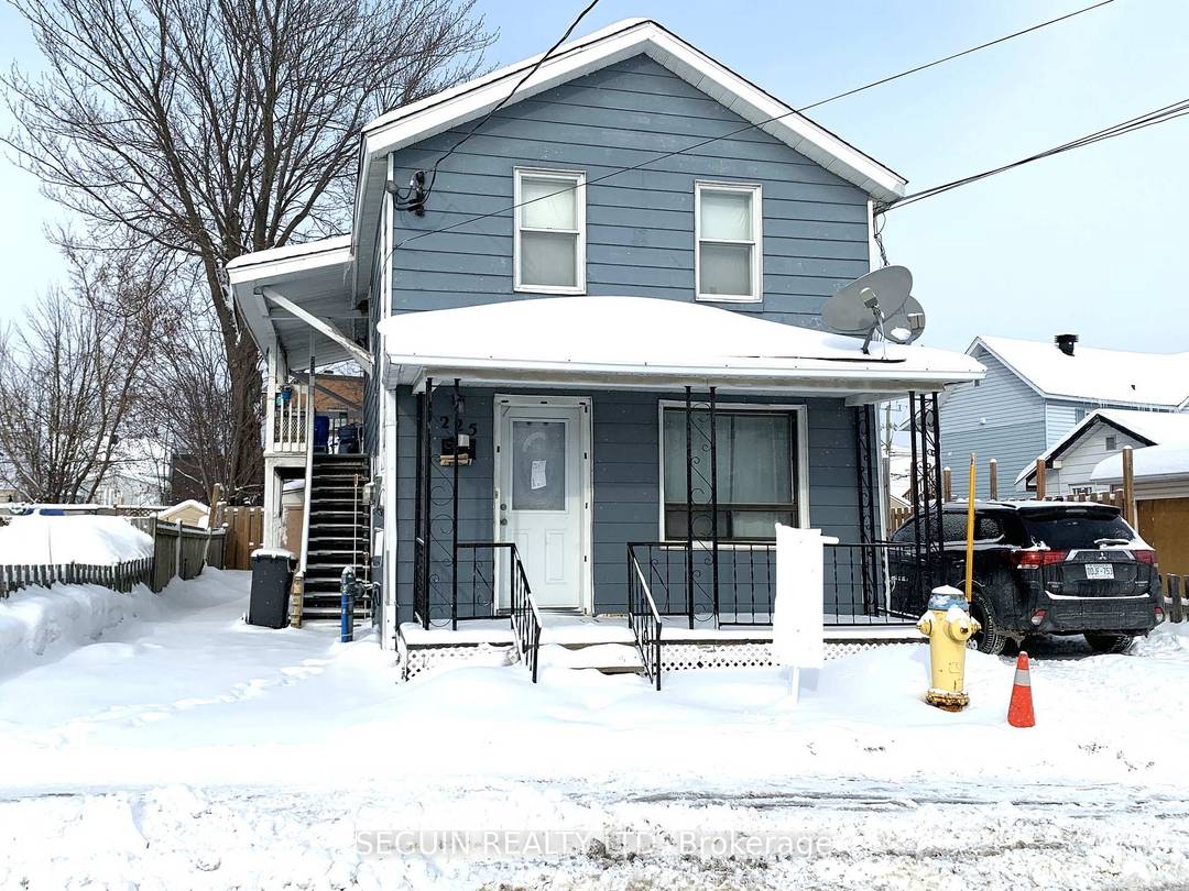 CALLING ALL INVESTORS ! AFFORDABLE DUPLEX !