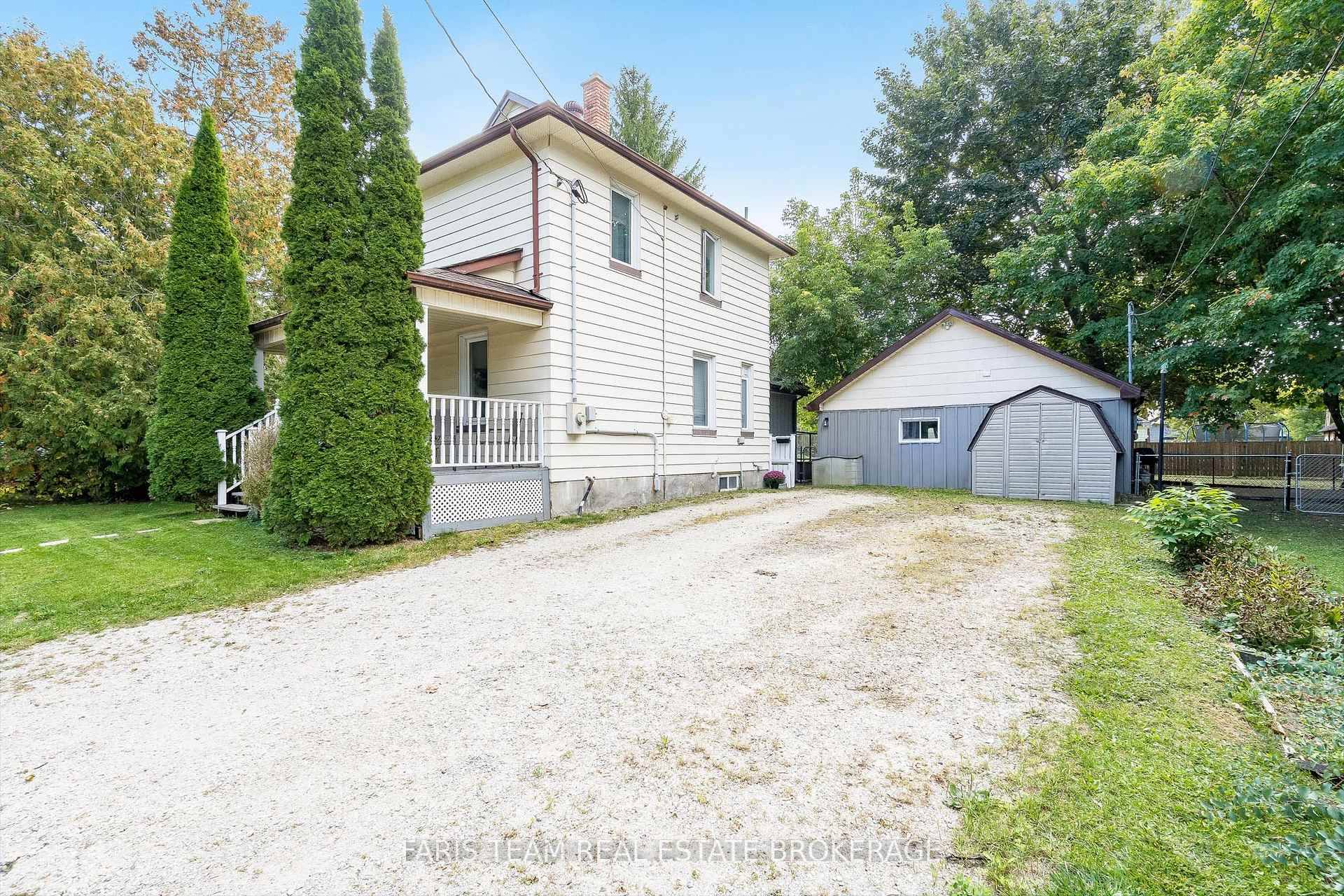 Top 5 Reasons You Will Love This Home 1 Fantastic opportunity for investors or multi generational families, offering both a detached century home and a self contained garden suite in ...