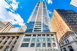 Gorgeous Luxurious Condo In The Center Of Toronto Downtown Financial District.