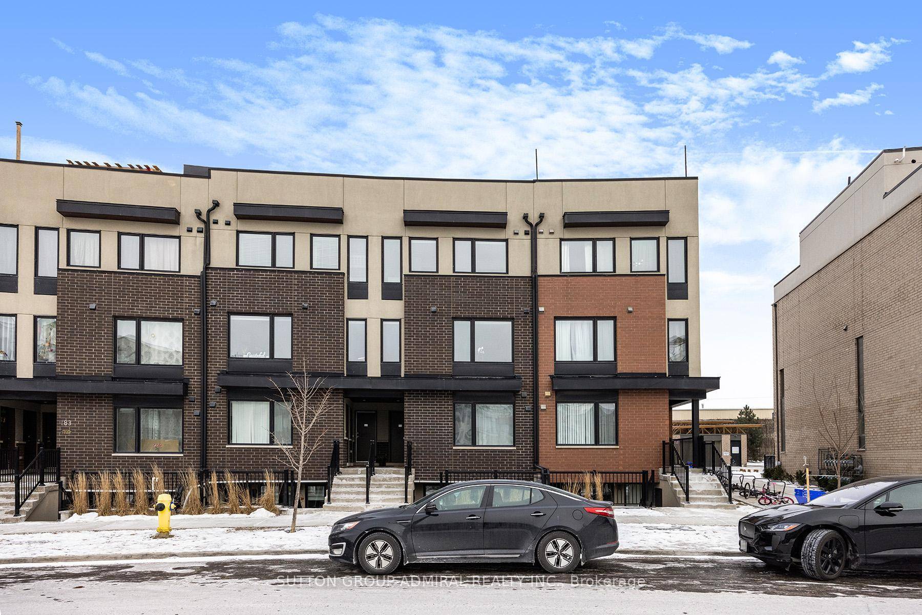 This spacious and bright condo townhome is only a two minute walk to Downsview Park and the TTC neighbourhood bus stop, offering over 1, 000 square feet of living space ...