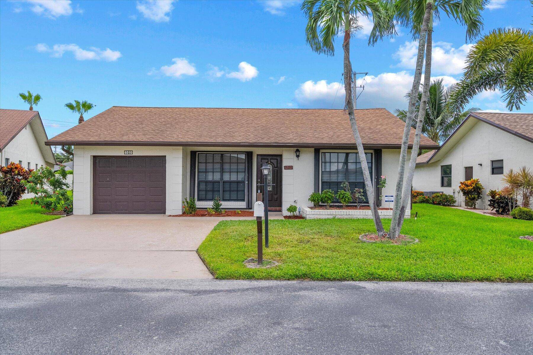 Welcome to your peaceful retreat in the heart of a vibrant 55 community !