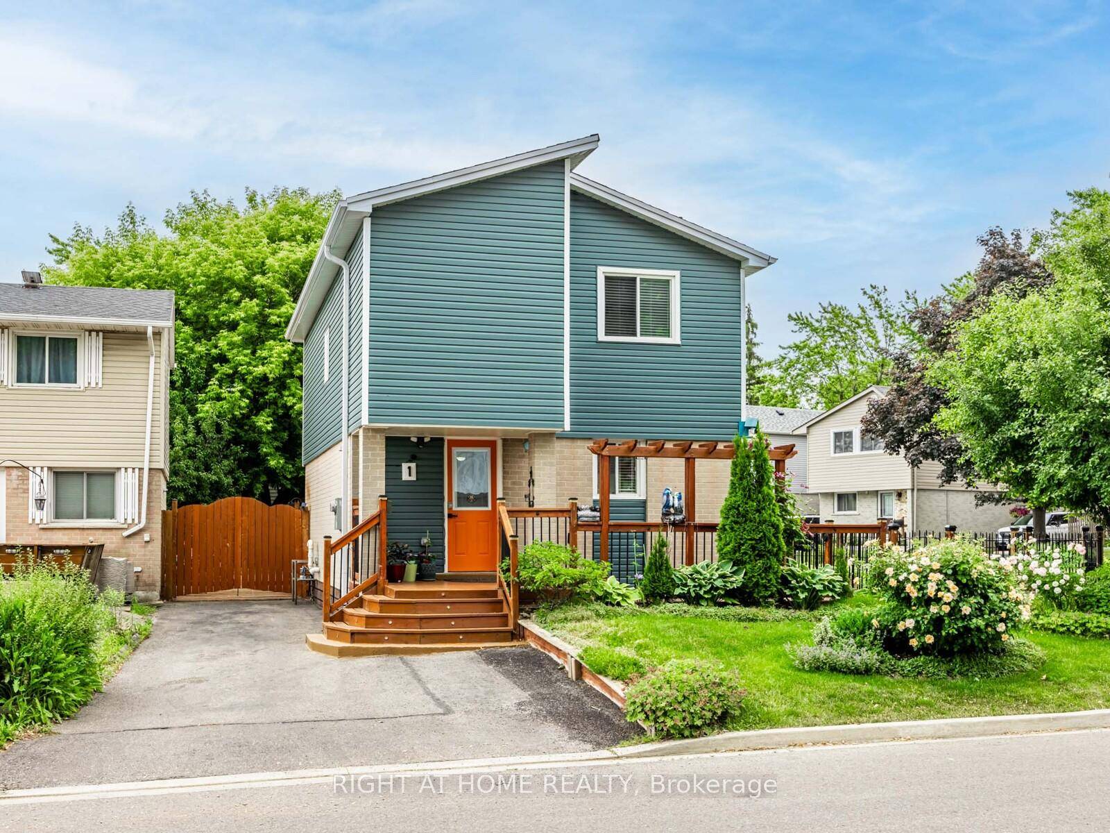 Discover luxury Magnificent Modernized amp ; Beautiful Home Located on high demand prime neighborhood in Brampton, Exceptional Opportunity !