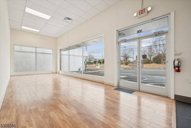 UNBELIEVABLE, FREESTANDING 10, 857 SF RETAIL BUILDING WITH WAREHOUSE.