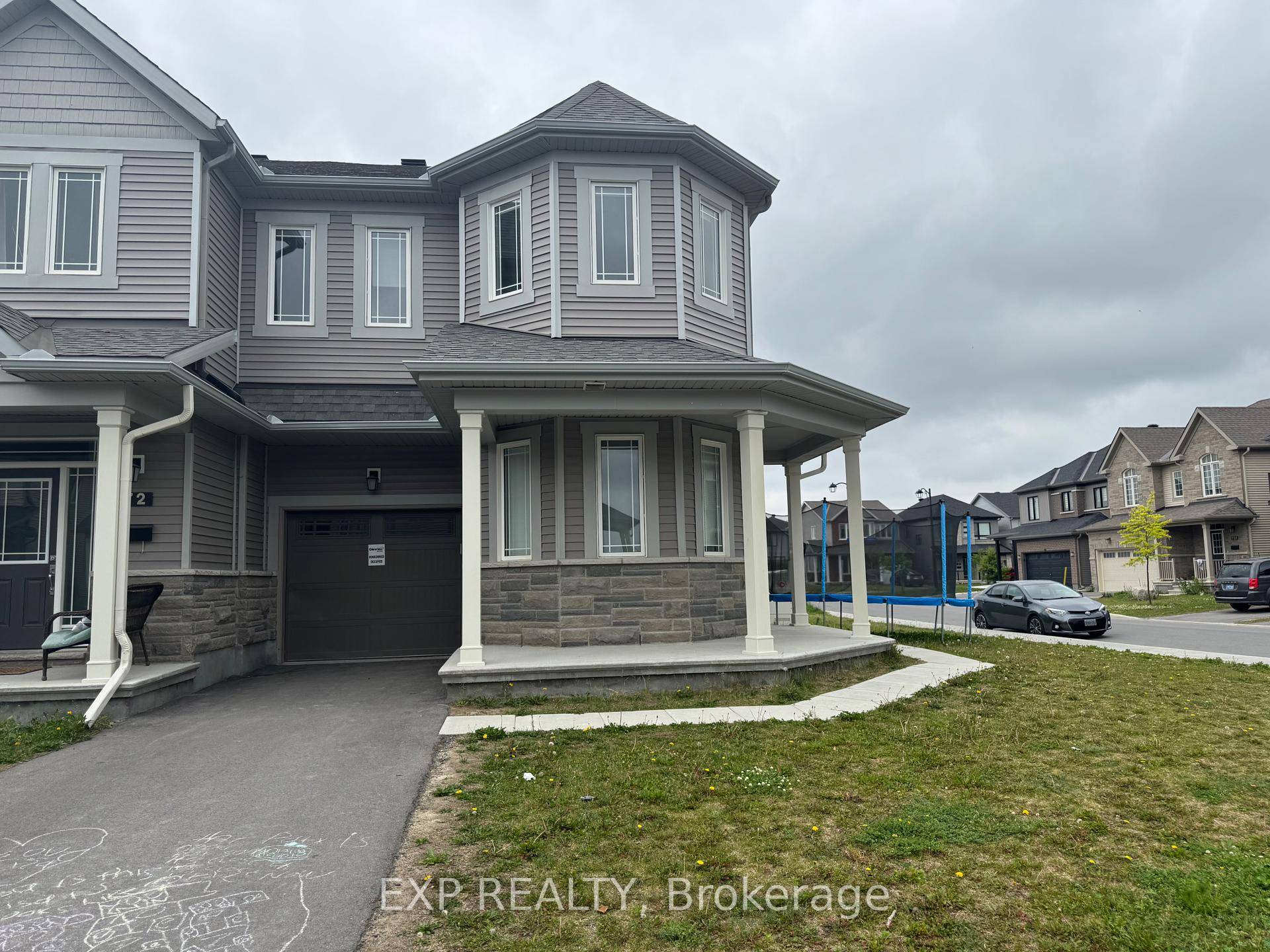 Corner 4 Bed End Unit town home looking for rent.