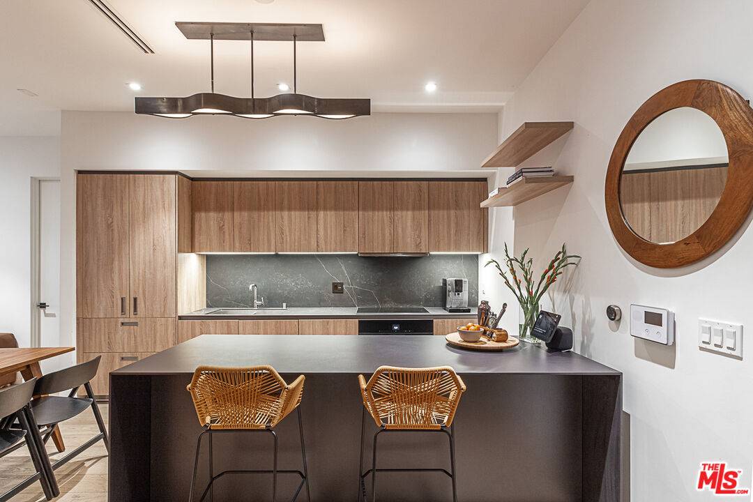 1030 N Kings Rd 2BR Sunset Strip La