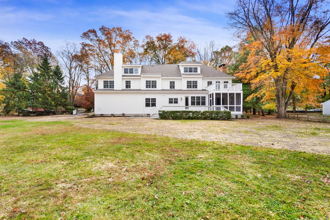 Classic Greens Farms Colonial Timeless Elegance Meets Modern Comfort Nestled in one of Westport's most desirable neighborhoods, this beautifully updated Center Hall Colonial offers the perfect blend of timeless charm ...
