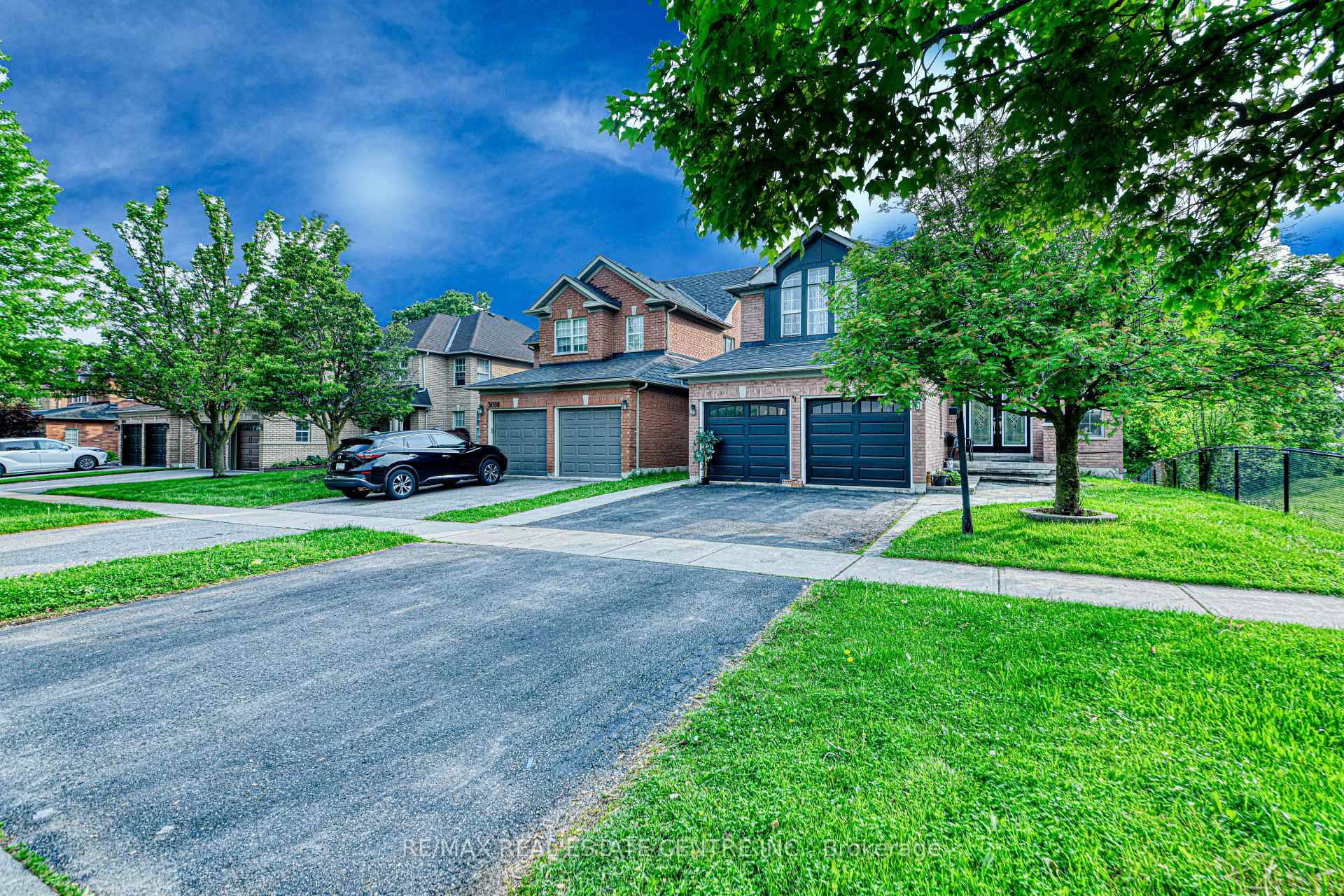 Simply Wow ! Welcome to this Premium Walkout Ravine Lot.