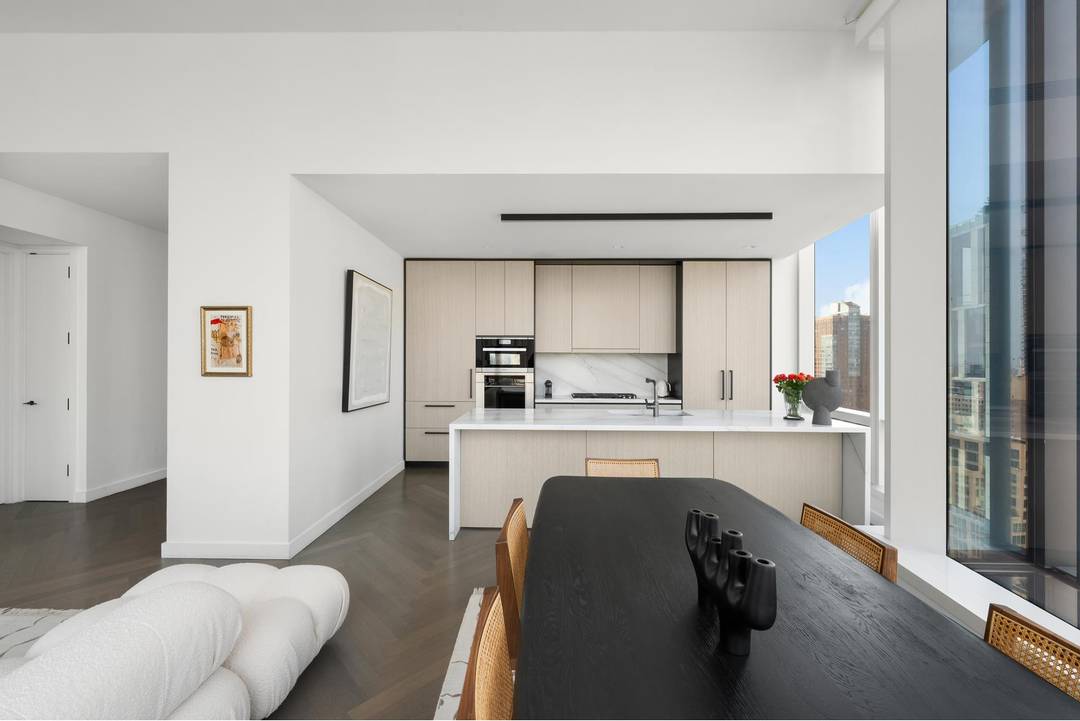 The only of its kind, this 30th floor split 2 bedroom, 2.