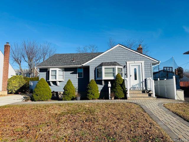 Welcome to this beautiful 6, 000 sqft lot Ranch home in the heart of Hicksville !