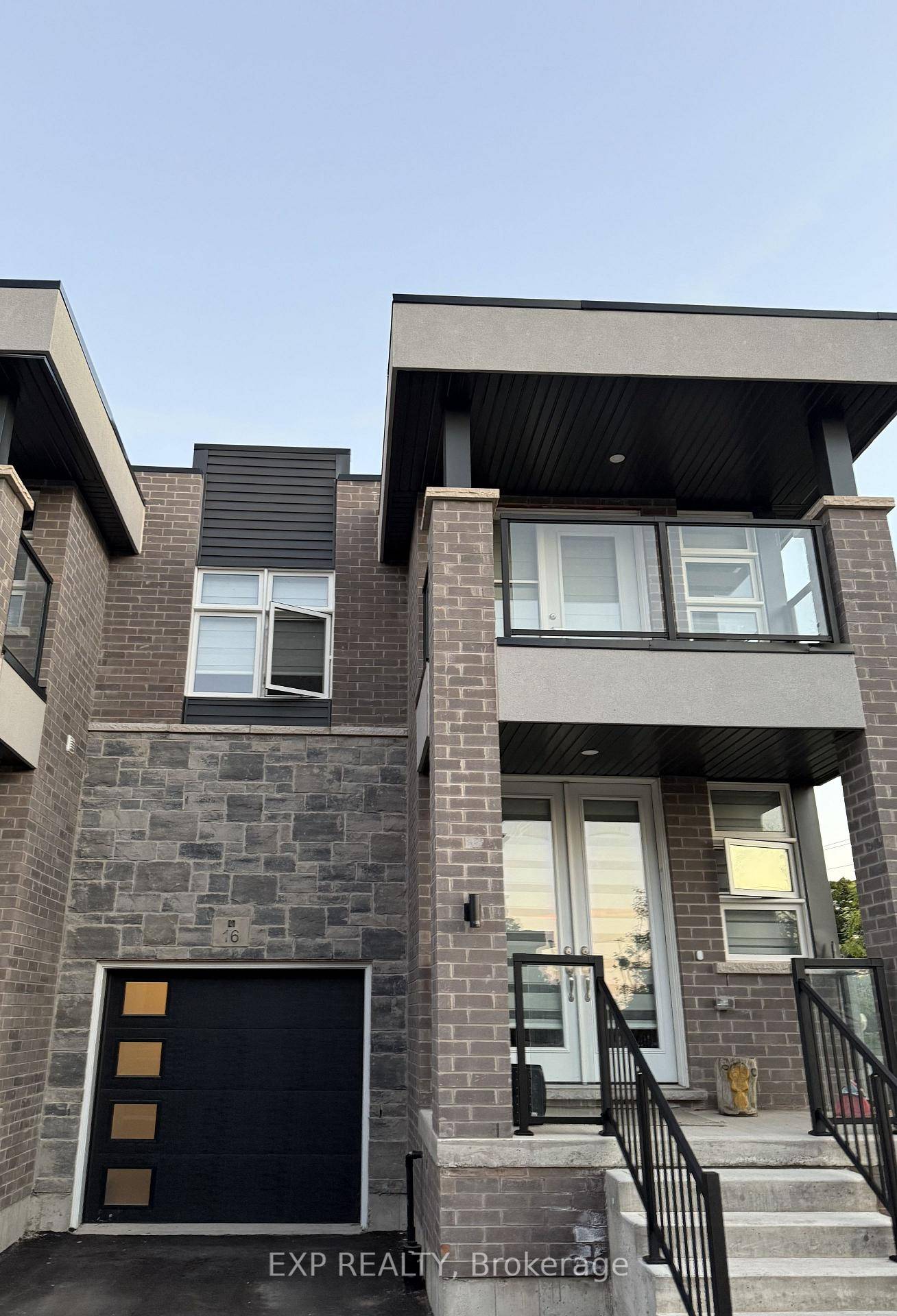 Welcome to your dream home in the heart of Niagara Falls !