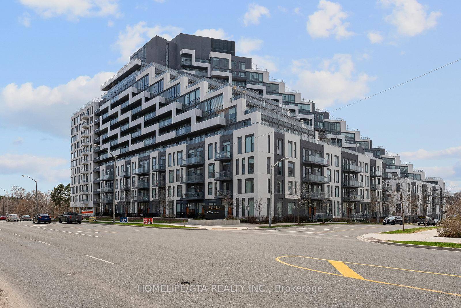 Available ASAP ! Parking and Locker Included !